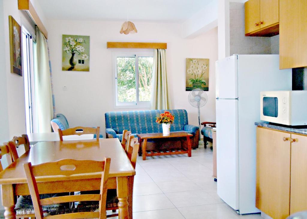 Rododafni Villas Klorakas Pokoj fotografie