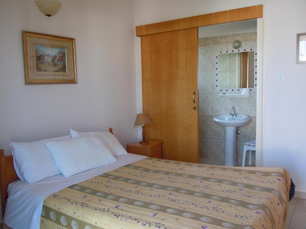 Rododafni Villas Klorakas Pokoj fotografie